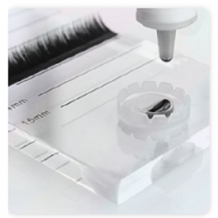 Pallete, with small adhesive flower groove for eyelash extensions